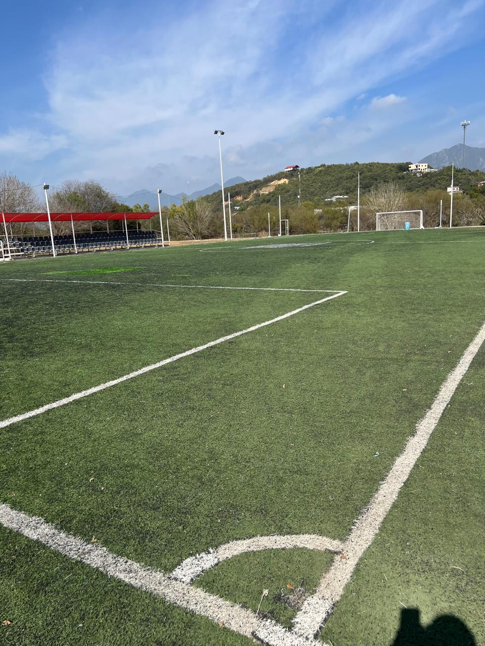 Duela deportiva antes de la rehabilitación con desgaste visible
